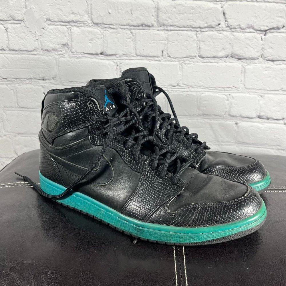 Vintage Black & Blue Jordan’s